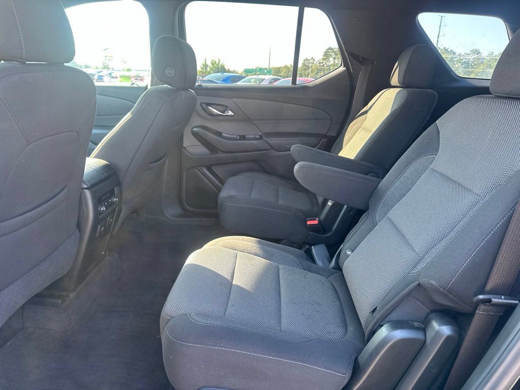 Used 2021 Chevrolet Traverse LT FWD image 12