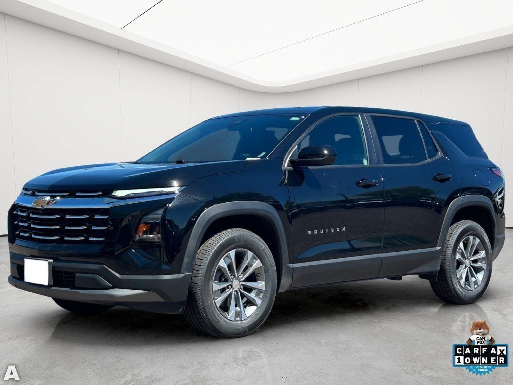 Used 2025 Chevrolet Equinox LT AWD/4WD image 2