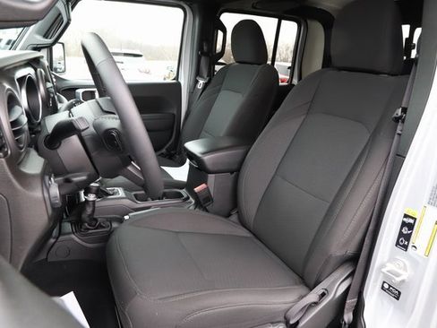 Used 2023 Jeep Gladiator Sport image 12