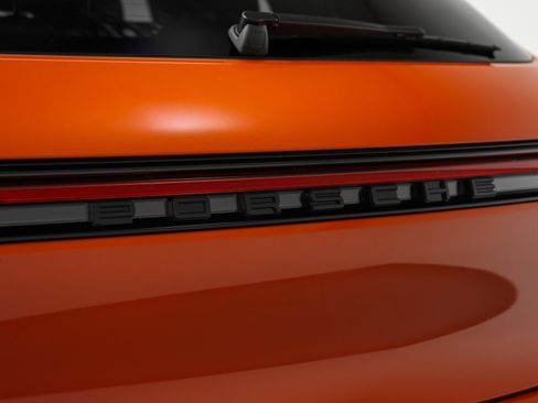 Certified 2025 Porsche Macan image 18