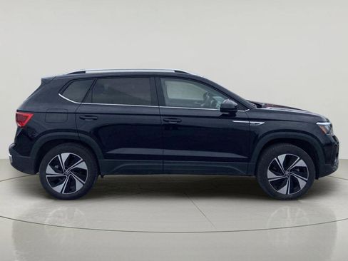 Used 2024 Volkswagen Taos SE AWD/4WD image 2