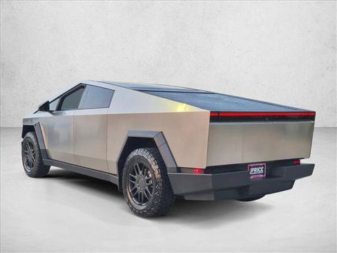 Used 2025 Tesla Cybertruck AWD Crew Cab image 7