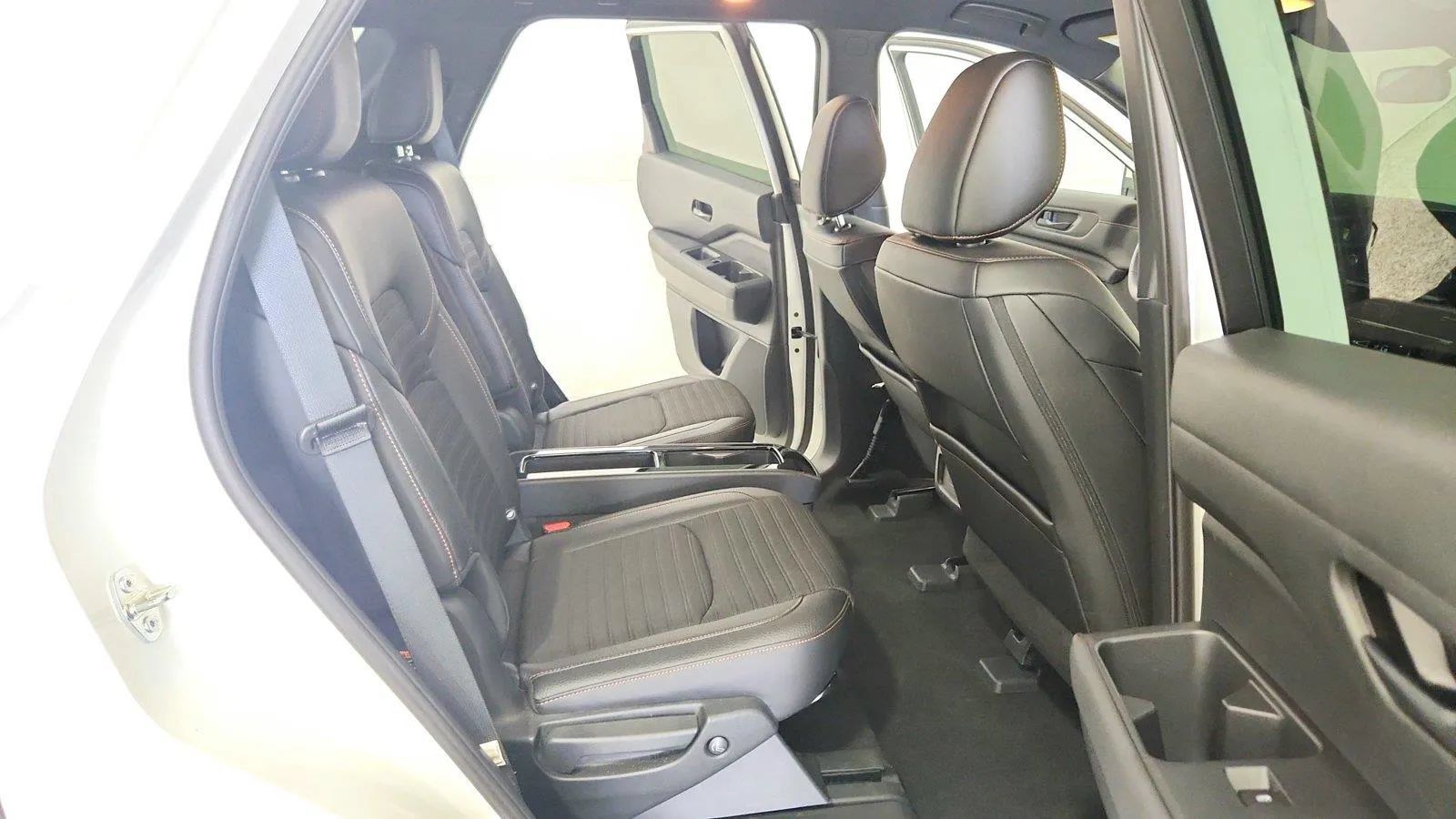 Used 2025 Nissan Pathfinder Rock Creek AWD/4WD image 27