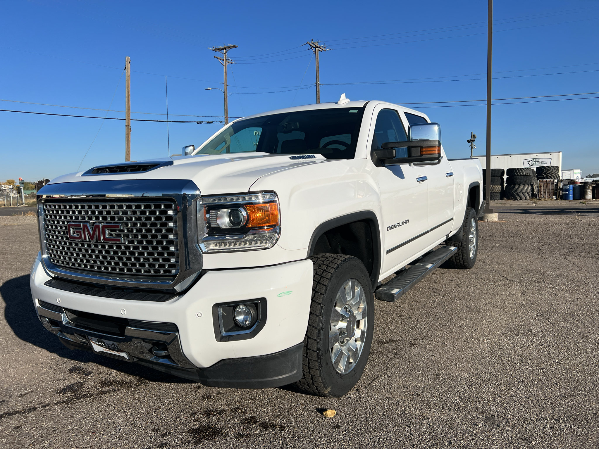 Used 2017 GMC Sierra 2500 Denali w/ Duramax Plus Package AWD/4WD image 11