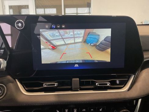 Used 2025 Chevrolet Equinox LT FWD image 23