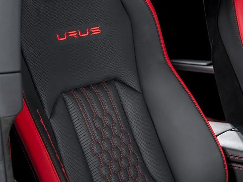 Used 2024 Lamborghini Urus Performante AWD/4WD image 43