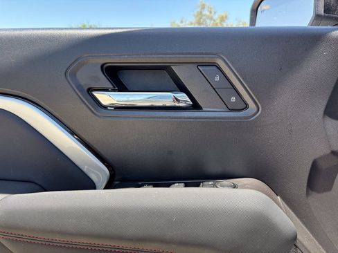 Used 2024 Chevrolet Colorado Z71 w/ Z71 Convenience Package 2 AWD/4WD image 19