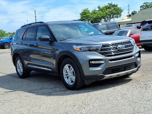 Used 2023 Ford Explorer XLT w/ Equipment Group 202A AWD/4WD image 7