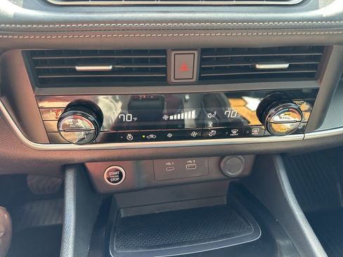 Used 2023 Nissan Rogue SV w/ SV Premium B Package FWD image 23