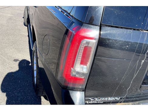 Used 2018 GMC Yukon SLT image 31