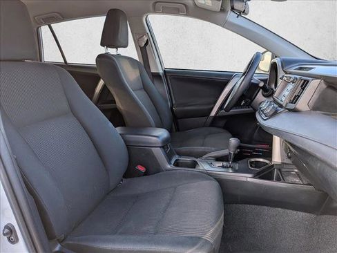 Used 2018 Toyota RAV4 LE w/ Carpet Mat Package image 19