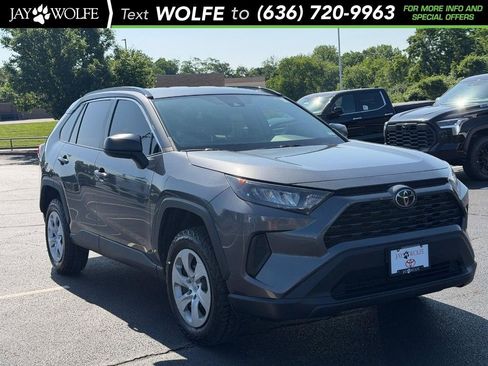 Used 2021 Toyota RAV4 LE FWD image 1