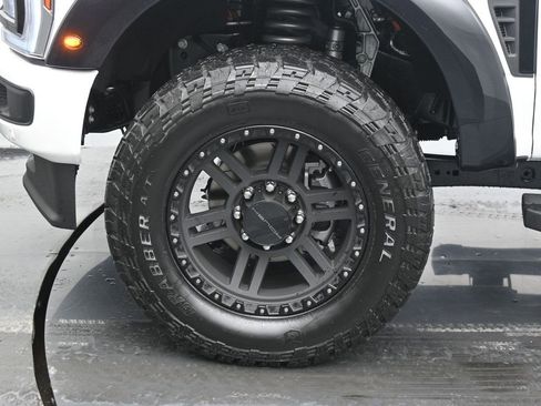 New 2026 Ford F250 Lariat w/ Black Appearance Package image 25