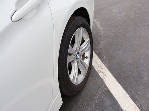 Used 2017 BMW 330i xDrive Sedan image 21