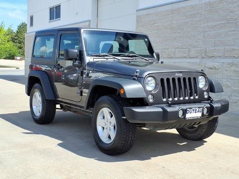 Used 2018 Jeep Wrangler Sport AWD/4WD image 3