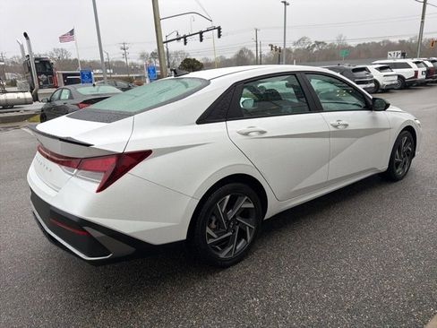 Used 2025 Hyundai Elantra Sport image 5