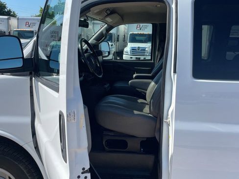 Used 2023 Chevrolet Express 3500 LS RWD image 3