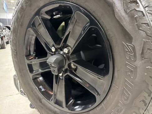 Used 2022 Jeep Wrangler Unlimited Sahara AWD/4WD image 18