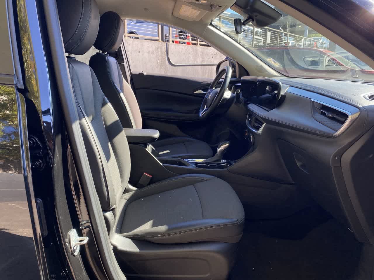 Used 2024 Buick Encore GX Preferred w/ Comfort Package AWD/4WD image 18