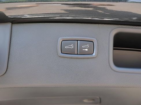 Certified 2025 Porsche Macan image 18