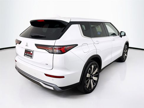 New 2026 Mitsubishi Outlander SE image 7