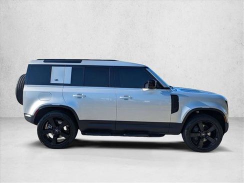Used 2024 Land Rover Defender 110 S image 4