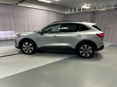 Used 2023 Ford Escape Platinum AWD/4WD image 4