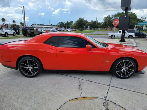Used 2016 Dodge Challenger R/T Scat Pack w/ Leather Interior Group RWD image 6