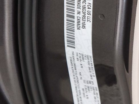 Used 2023 Chrysler Pacifica Touring-L FWD image 33