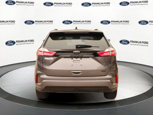 Certified 2022 Ford Edge SE w/ Black Appearance Package AWD/4WD image 4