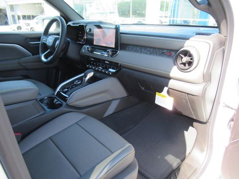 New 2026 Chevrolet Colorado ZR2 AWD/4WD image 11