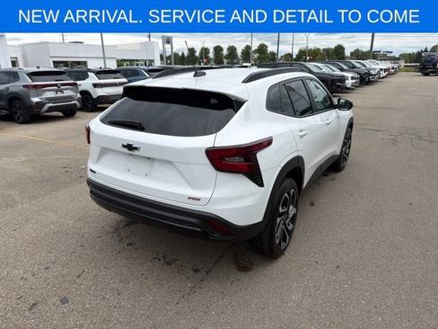 Certified 2025 Chevrolet Trax RS w/ Driver Confidence Package FWD image 7