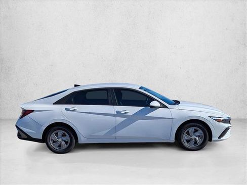 New 2026 Hyundai Elantra SE w/ Cargo Package image 4