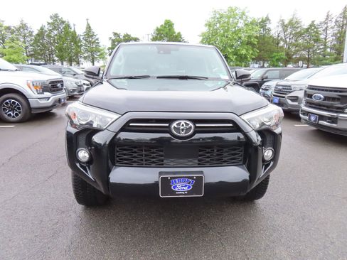 Used 2020 Toyota 4Runner SR5 Premium w/ Moonroof Package AWD/4WD image 2