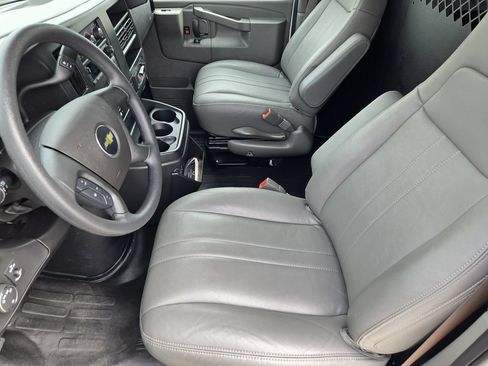 Used 2026 Chevrolet Express 2500 w/ Driver Convenience Package RWD image 13