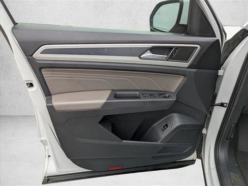 Used 2021 Volkswagen Atlas Cross Sport SE w/ Panoramic Sunroof Package image 22