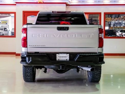 Used 2022 Chevrolet Silverado 2500 Custom w/ Custom Value Package image 11
