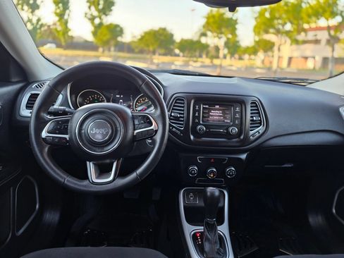 Used 2018 Jeep Compass Sport FWD image 22