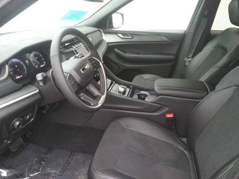 New 2025 Jeep Grand Cherokee Altitude AWD/4WD image 13