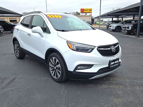 Used 2018 Buick Encore Essence image 2
