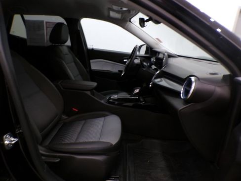 Used 2025 Chevrolet Trax LT w/ Driver Confidence Package image 17