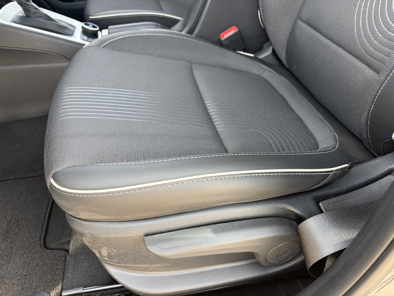 Used 2025 Hyundai Venue Limited FWD image 27