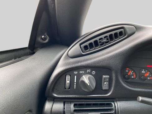 Used 1995 Chevrolet Camaro LT RWD image 32
