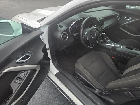 Used 2019 Chevrolet Camaro LT image 4