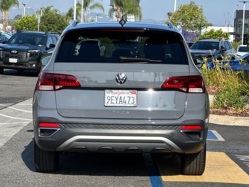 Used 2023 Volkswagen Taos SE FWD image 5
