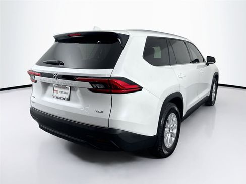 Certified 2024 Toyota Grand Highlander XLE image 6