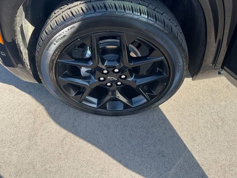 Used 2025 Chevrolet Traverse RS AWD/4WD image 30