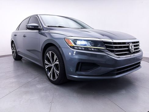 Used 2022 Volkswagen Passat 2.0T SE FWD image 10