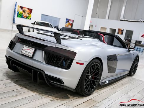 Used 2018 Audi R8 V10 w/ Carbon Exterior Package AWD/4WD image 27