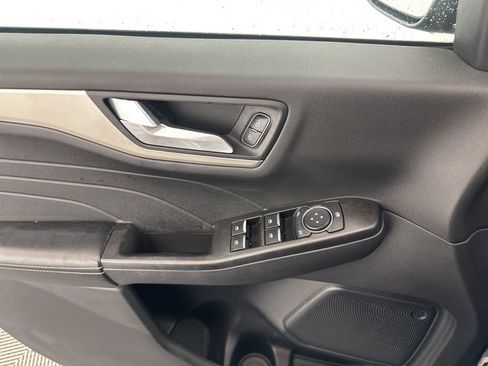 Used 2021 Ford Escape SE image 9
